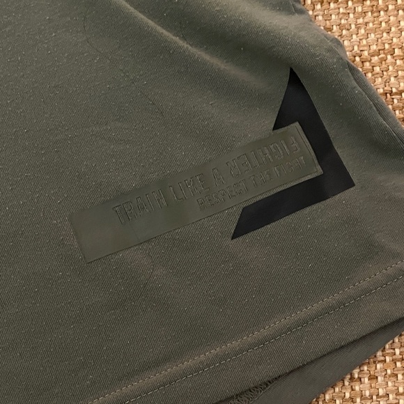 Reebok Women's Dark Green Muscle Tee Size M - Picture 7 of 8